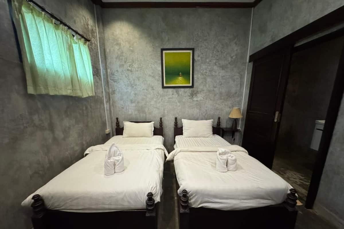 Twin Room | Desk, laptop workspace, free WiFi