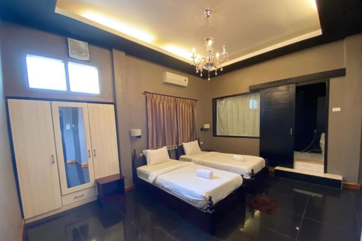 Twin Room | Desk, laptop workspace, free WiFi