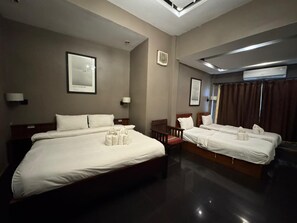 Deluxe Family Room | Desk, laptop workspace, free WiFi - Ban Channuane (Luang Prabang)