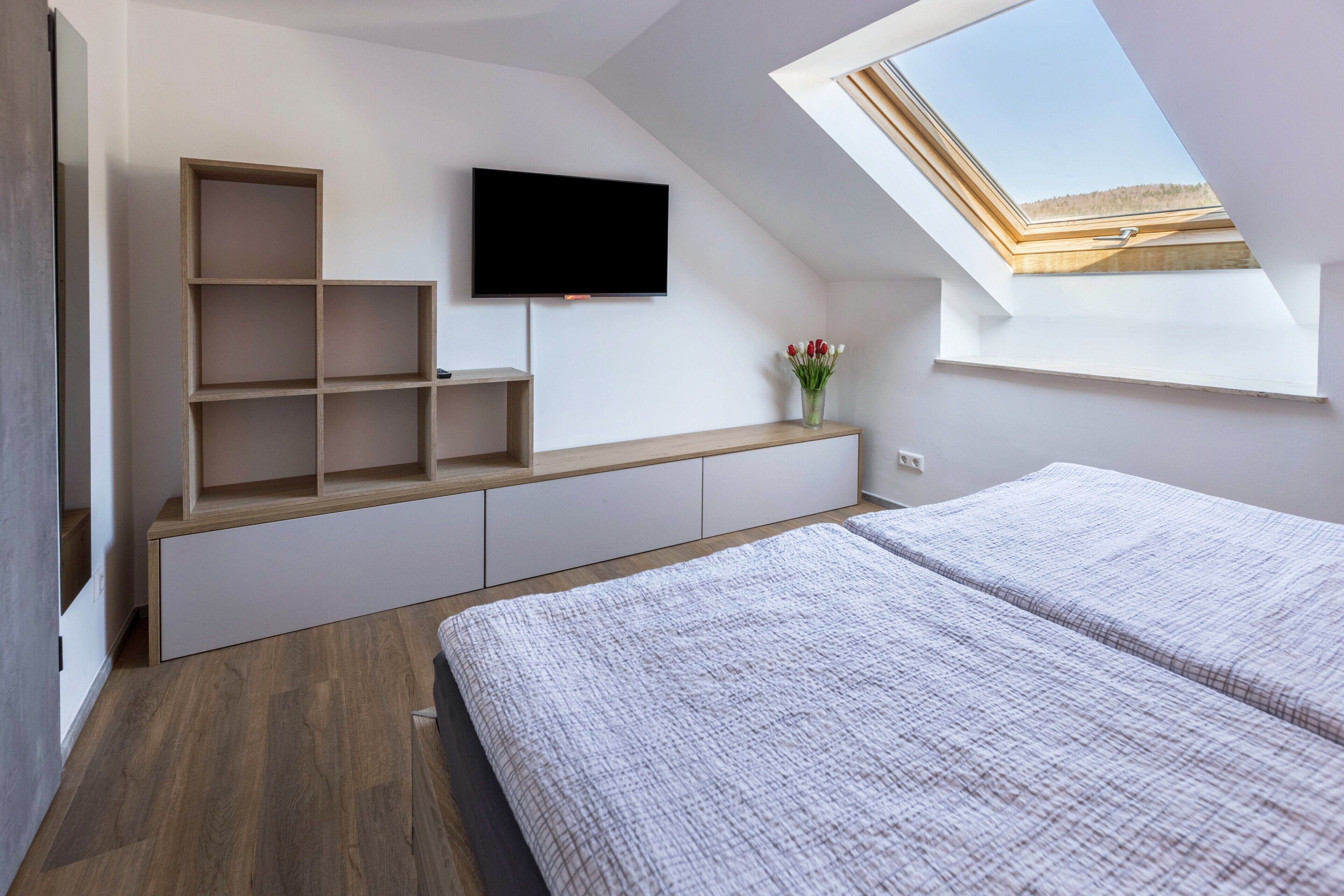 3 bedrooms, desk, iron/ironing board, free WiFi