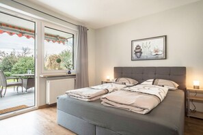 2 bedrooms, iron/ironing board, free WiFi, bed sheets - Apartment 'Fewo Hotz Am Golfclub Lindau 2a' with Mountain View, Private Terrace and Wi-Fi (Lindau)