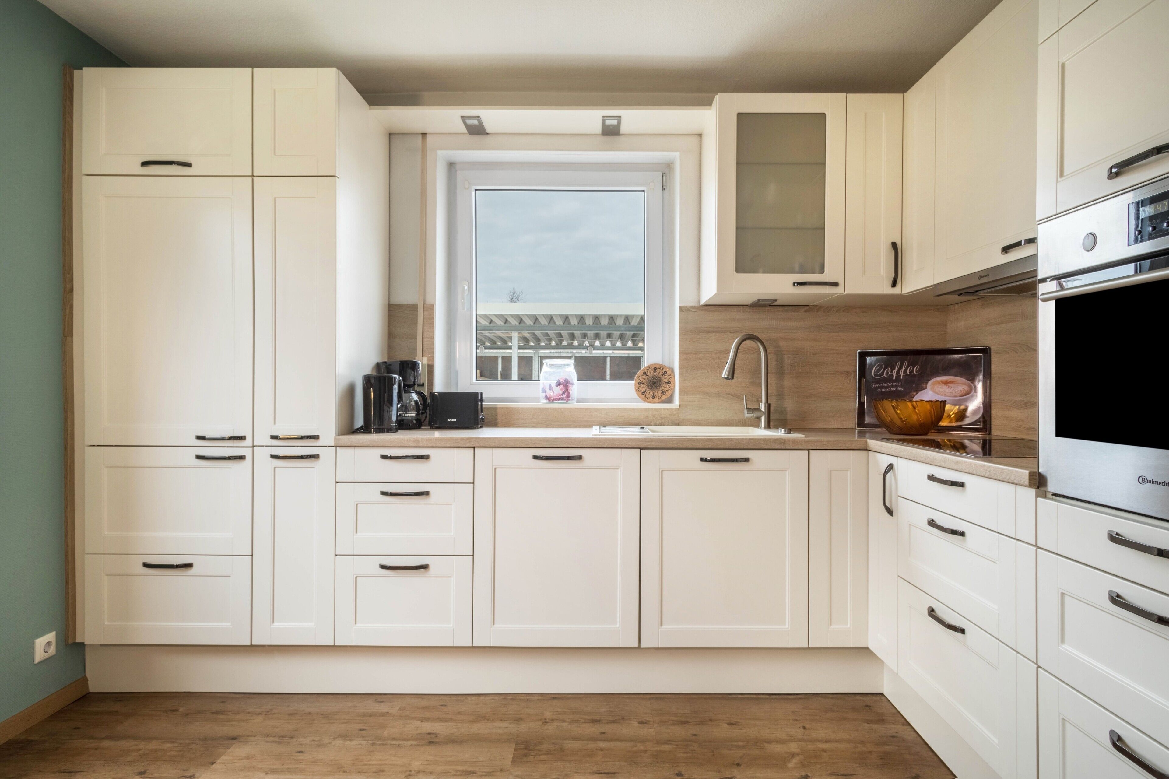 ثلاجة، ميكروويف، فرن، موقد طهي مسطح