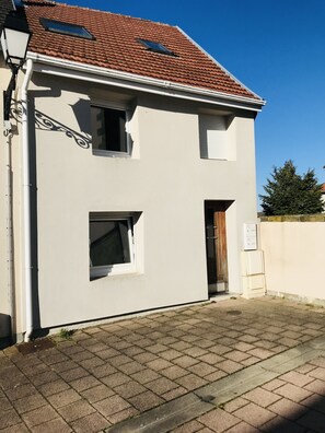 Exterior detail - Apartment in quiet village house (Macheren)