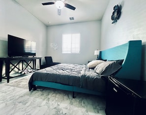 4 bedrooms, desk, free WiFi, bed sheets