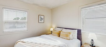 Perfectly located home with pellet stove - walk to Trinidad State Beach & Harbor