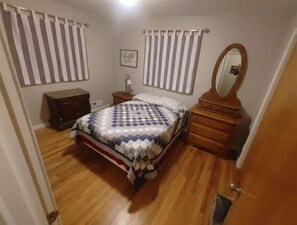 3 habitaciones, escritorio, tabla de planchar con plancha y wifi gratis 