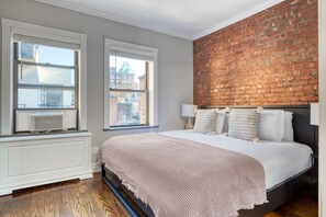 3 عدّة غرف نوم ومكواة/لوح كي وواي فاي وملاءات أسرّة