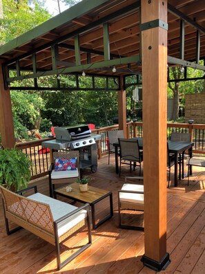 Outdoor dining - 2000 sq ft ranch 1 mile to Masters gate 11 (Augusta)