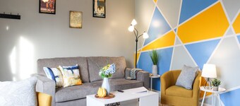 Stylish House Walking Distance from the Fun of the Highlands!