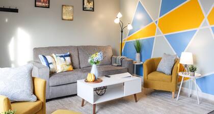 Stylish House Walking Distance from the Fun of the Highlands!