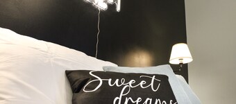 Stylish House Walking Distance from the Fun of the Highlands!