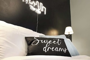 2 chambres, fer et planche à repasser, Wi-Fi, draps fournis