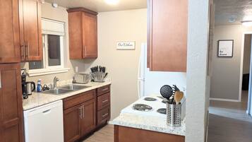 Apartemen | Dapur pribadi | Lemari es, microwave, oven, dan kompor