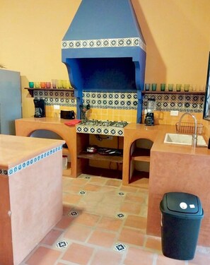 Coffee/tea maker, toaster, dining tables, kitchen islands