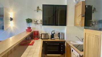 KĂžleskab, opvaskemaskine, kĂžkkentĂžj/tallerkener/redskaber