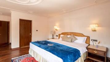 Iron/ironing board, free WiFi, bed sheets