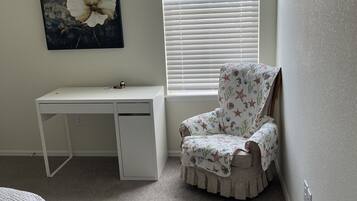 1 bedroom, desk, free WiFi, bed sheets