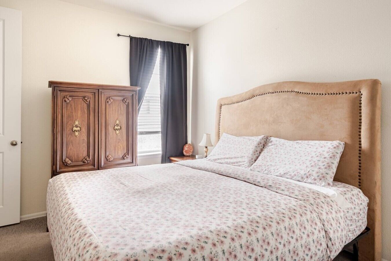 1 chambre, bureau, Wi-Fi gratuit, draps fournis