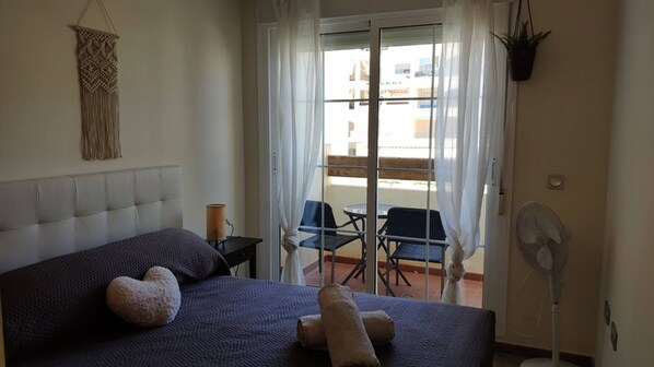 2 bedrooms, iron/ironing board, Internet, bed sheets