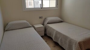 2 chambres, fer et planche à repasser, accès Internet, draps fournis