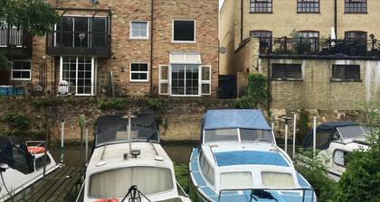 River Penthouse Apartment In The Heart