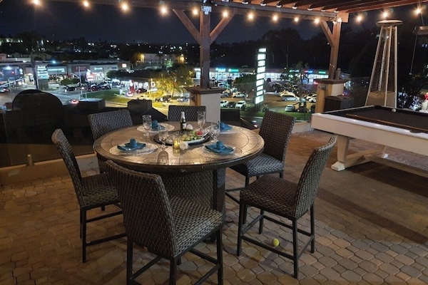 Firepit dinning table available, for romantic evening dinners.