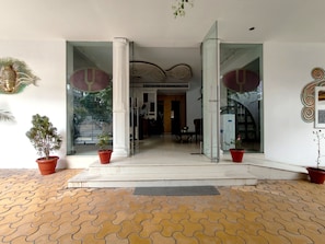 Front of property - The Sky Imperial Hotel Yahvi (Vadodara)