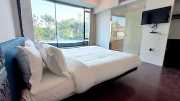 Deluxe Double Room | Desk, free WiFi, bed sheets, wheelchair access