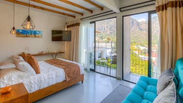 Suite with a panoramic view to the Tepozteco mountain | 1 bedroom, hypo-allergenic bedding, individually decorated