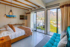 Suite with a panoramic view to the Tepozteco mountain | 1 makuuhuone, allergiatestatut vuodevaatteet, yksilöllisesti sisustettu