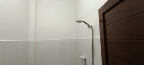 Bathroom - Hotel O Fanilly Guest House MarabahanNearJembatan Rumpiang (Banjarmasin)