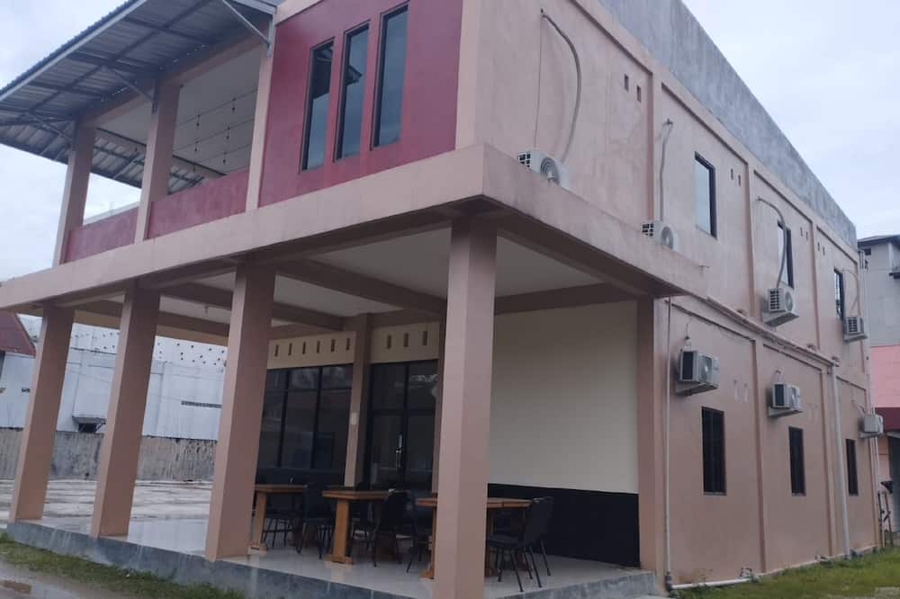 Hotel O Fanilly Guest House MarabahanNearJembatan Rumpiang