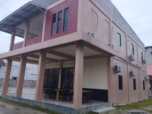 Hotel O Fanilly Guest House MarabahanNearJembatan Rumpiang