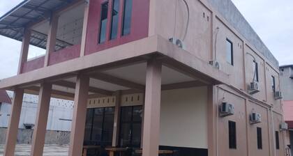 Hotel O Fanilly Guest House MarabahanNearJembatan Rumpiang