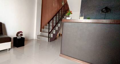 Hotel O Fanilly Guest House MarabahanNearJembatan Rumpiang