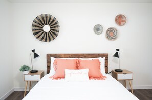 4 Schlafzimmer, Schreibtisch, Bügeleisen/Bügelbrett, Reisekinderbett