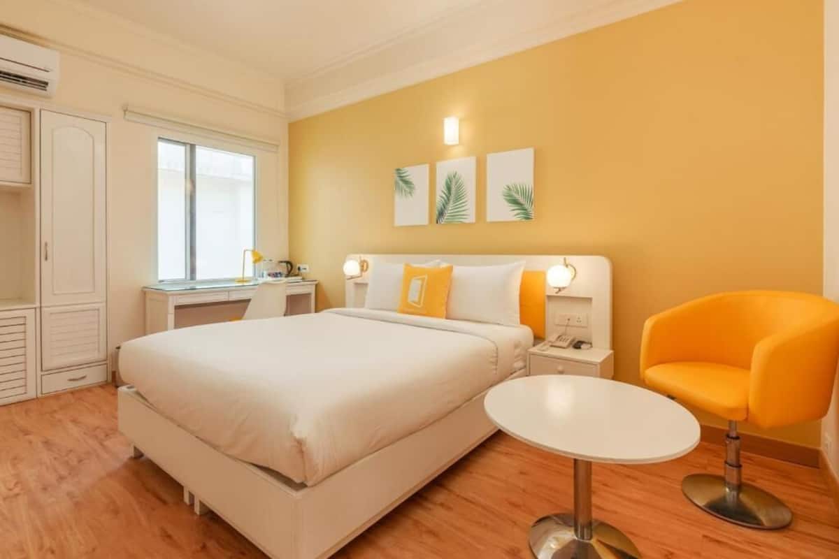 In-room safe, desk, laptop workspace, iron/ironing board (on request)