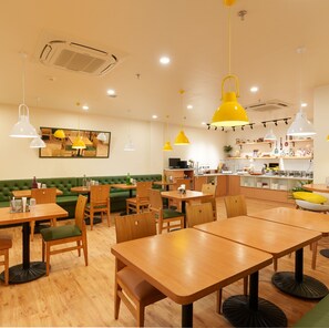 Restaurant - Bloom Boutique - Connaught Place Area (New Delhi)