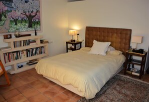 4 bedrooms, desk, iron/ironing board, travel cot - Villa Sitges Julia 2 km from the Beach and Center of Sitges. Very quiet area. (Sitges)