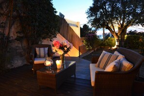 Terrace/patio - Villa Sitges Julia 2 km from the Beach and Center of Sitges. Very quiet area. (Sitges)