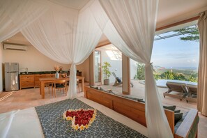 蜜月别墅, 1 张特大床, 海洋景观 | 1 多间卧室、高档床上用品、迷你吧、客房内保险箱