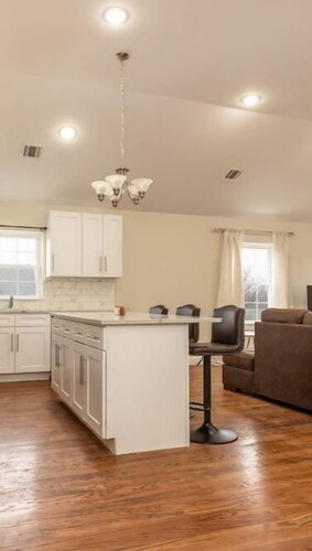 Beautiful 3bed Apt Comfy Close To Cityplex 12