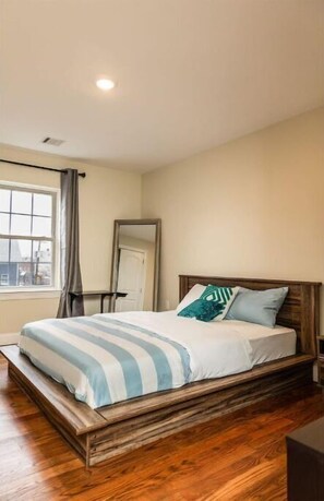 3 bedrooms, iron/ironing board, bed sheets