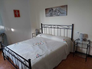 2 camere, culla da viaggio, Wi-Fi gratuito
