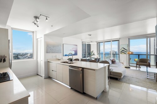 ★★★★★ 3BDR/3BA LUXURY APARTMENT WITH OCEAN VIEW. 5 MIN WALK TO OCEAN.