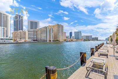 ★★★★★ 3BDR/3BA LUXURY APARTMENT WITH OCEAN VIEW. 5 MIN WALK TO OCEAN.