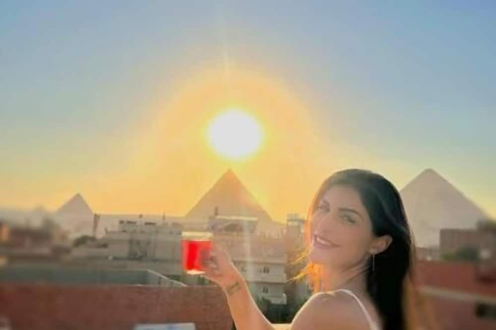 Falcon pyramids inn