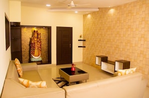 Luxury Villa | Living area | 32-inch LCD TV with satellite channels, TV