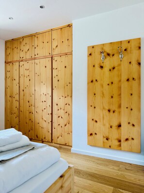 1 sovrum och sängkläder