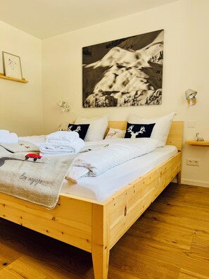 1 bedroom, bed sheets